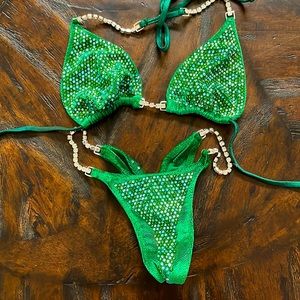 Kelly green velvet competition bikini. Bodybuilding. NPC IFBB